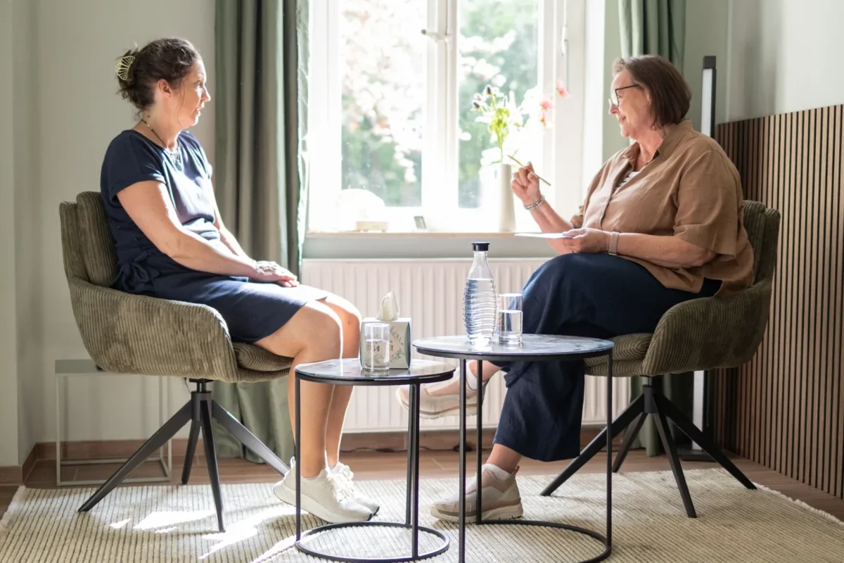 Persönliches Gespräch im Raum Ida